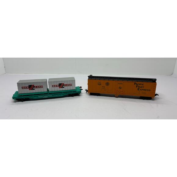 AHM HO Scale Flat Car With Sea Land Containers & Pacific Fruit Express Freight - Picture 2 of 7